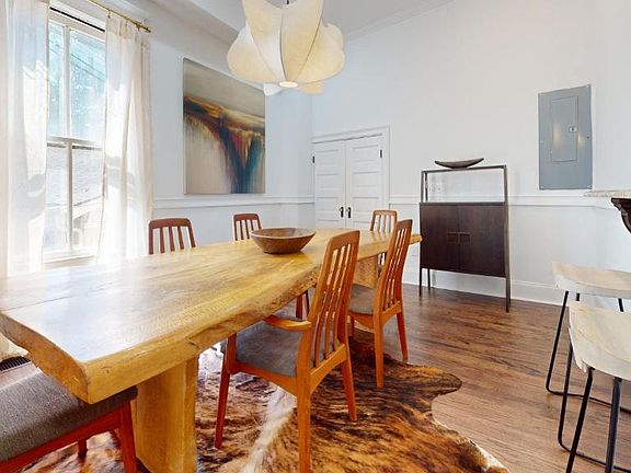 3rd image of 935 Greenwood Ave NE APT A