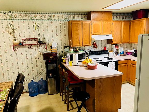 2nd image of 61 E Hickory Ct