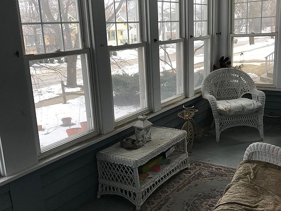 4th image of 217 Prairie Ave