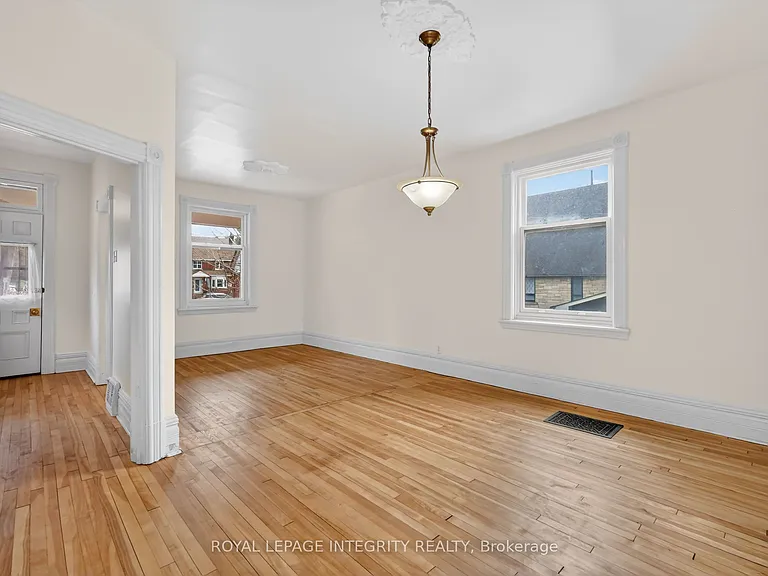 56 Grosvenor Ave — Photo 11