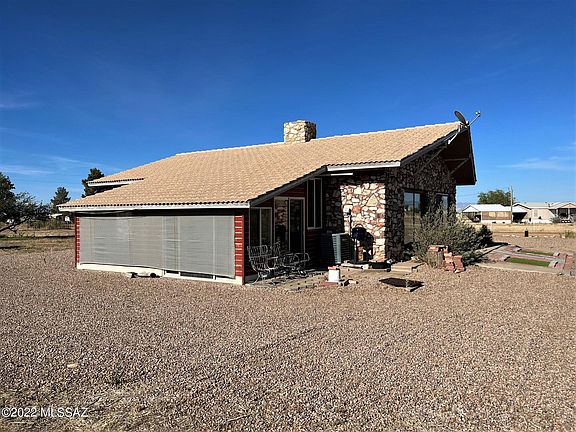 3rd image of 1667 N Paint Pony Ln