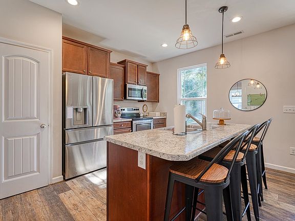 5th image of 322 Silas Ct