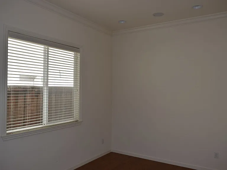 16210 Sheltered Cv E — Photo 28
