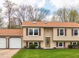 9605 Brayes Manor Dr, Mentor, OH 44060