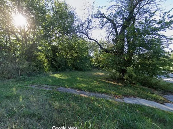 1219 W Pine St, Independence, KS 67301