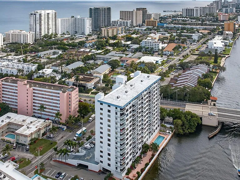 1450 N Riverside Dr #101 — Photo 33