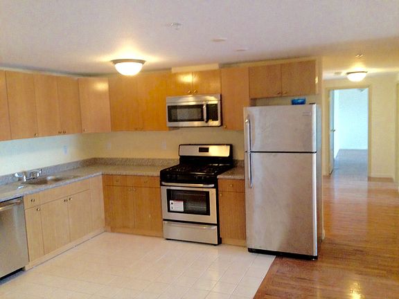 4th image of 14 Brooklyn Ave #3G