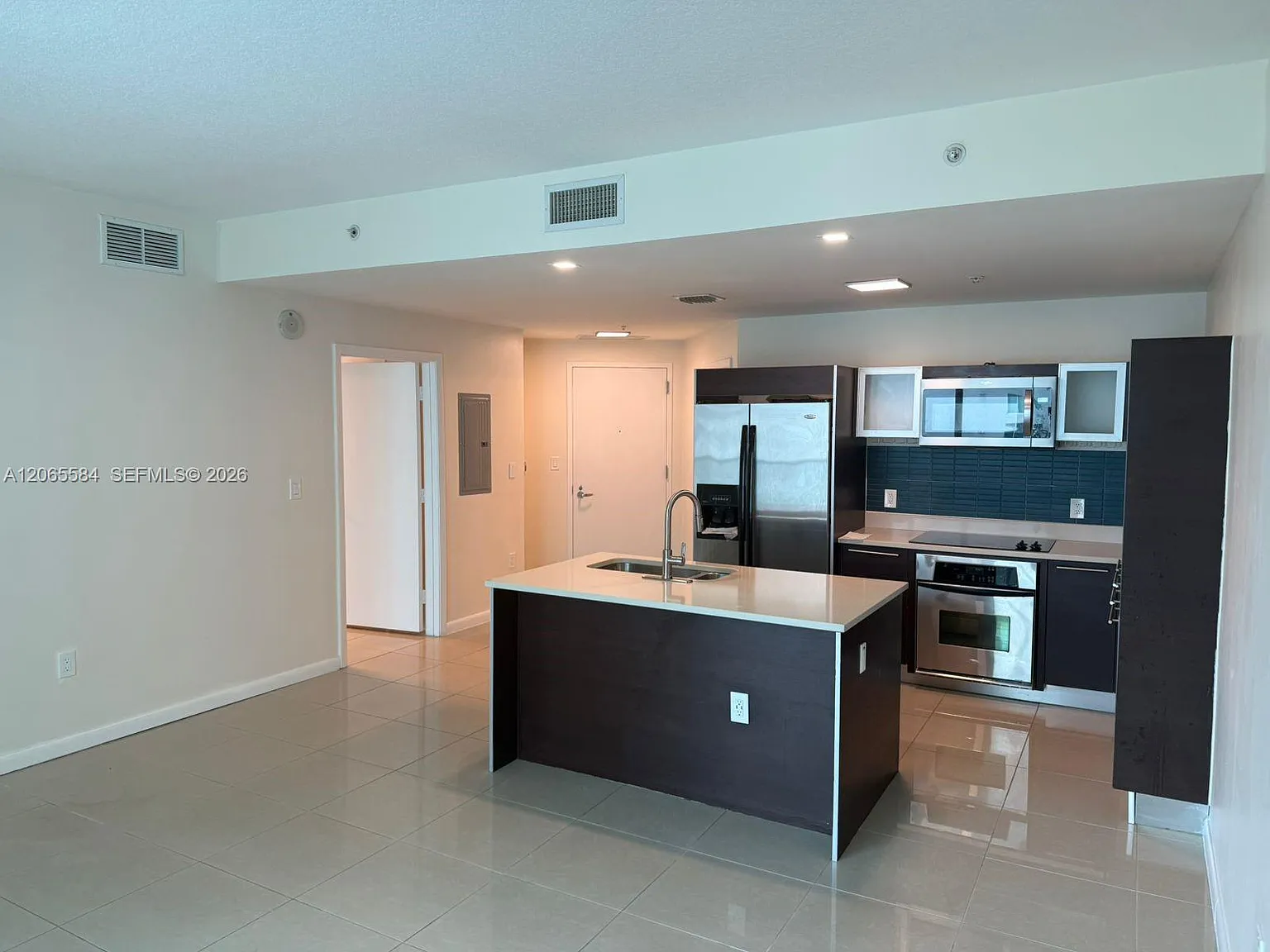 Quantum On The Bay Condo — Photo 3