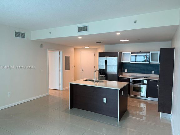 3rd image of 1900 N Bayshore Dr APT 1707