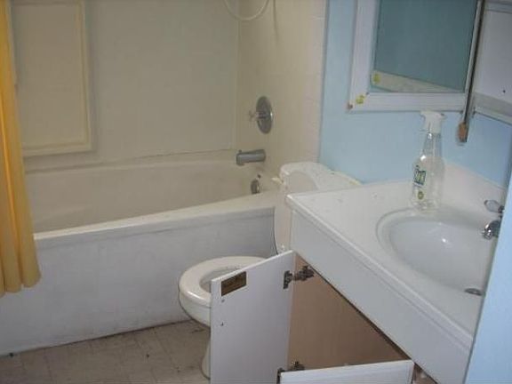 3rd image of 16042 Eagle River Way