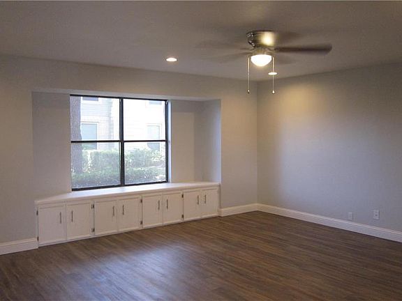 2nd image of 101 Maplewood Dr APT 16