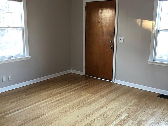2nd image of 521 Renrose Ave