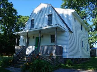 4 S Edgewood Rd, Niantic, CT 06357