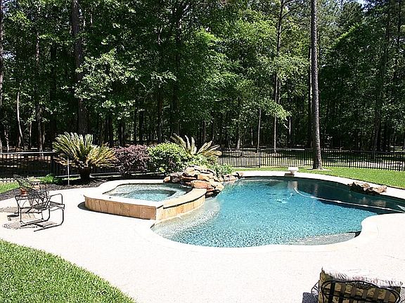 4th image of 10634 Clubhouse Cir
