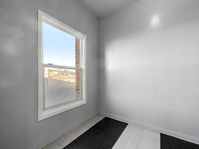 1516 N Hobart Blvd — Photo 9
