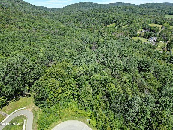 3rd image of 26 Old Farm Ln