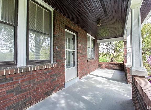 Large porch, the perfect spot to enjoy watching the sun-set or s
