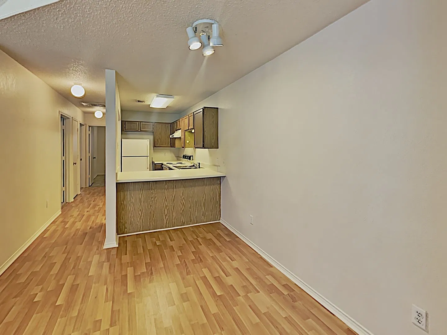 Updated 2 Bed, 2 Bath Duplex with New Vinyl Plank Flooring and Fresh Paint in Arlington — Photo 4