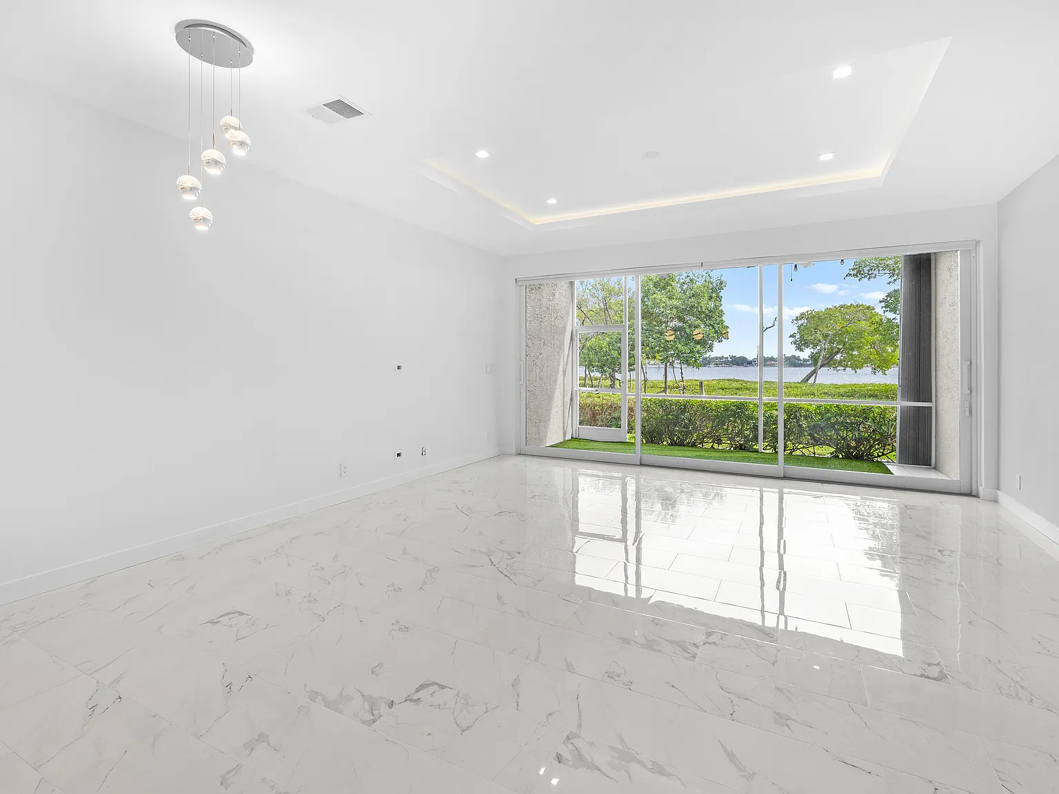 3 bed, 2.5 bath, 1878 sqft, $6,000 — Photo 4