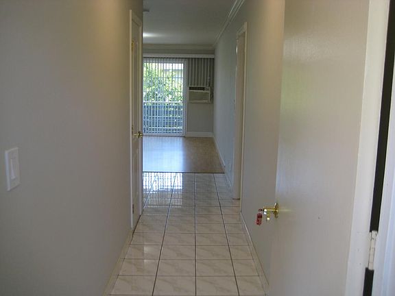 4th image of 825 Opal Dr APT 3