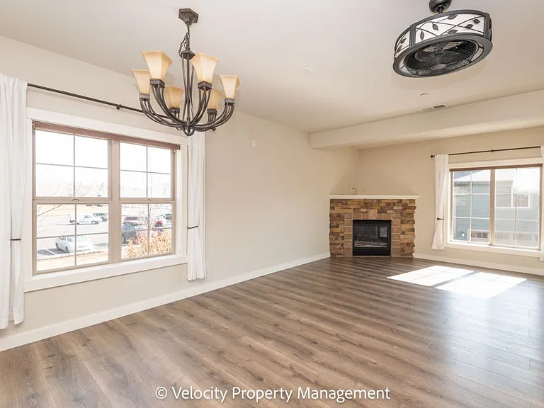 600 SW Otter Way — Photo 4