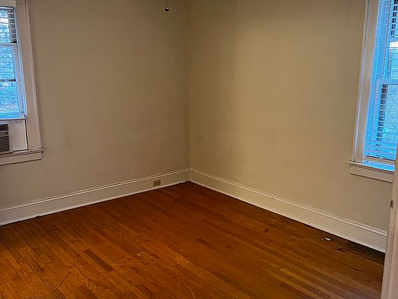 4th image of 1830 Park Dr APT 3