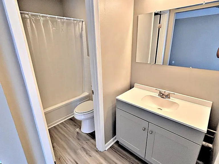 209 Cloverleaf Dr — Photo 21