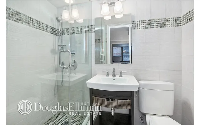 Sold by Douglas Elliman | media 21