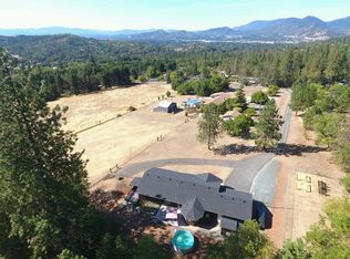 587 Summit Loop, Grants Pass, OR 97527