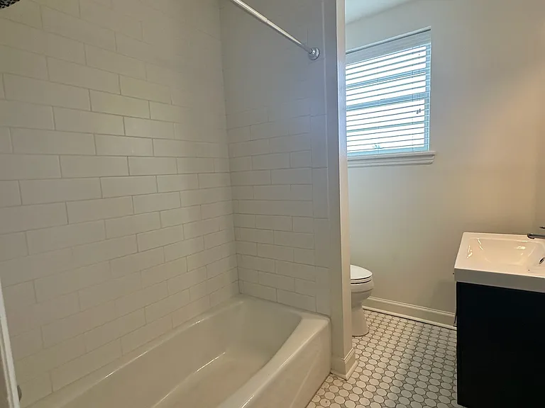 Louisiana Terrace — Photo 25