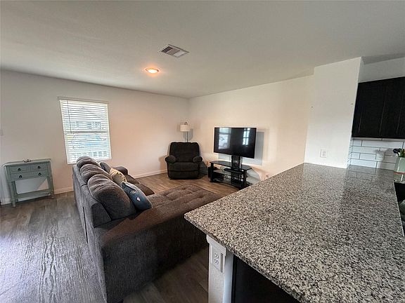 4th image of 16550 Colleen Pl