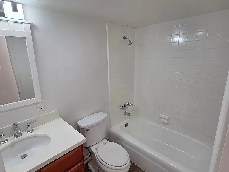 236 SE 9th Ave — Photo 9
