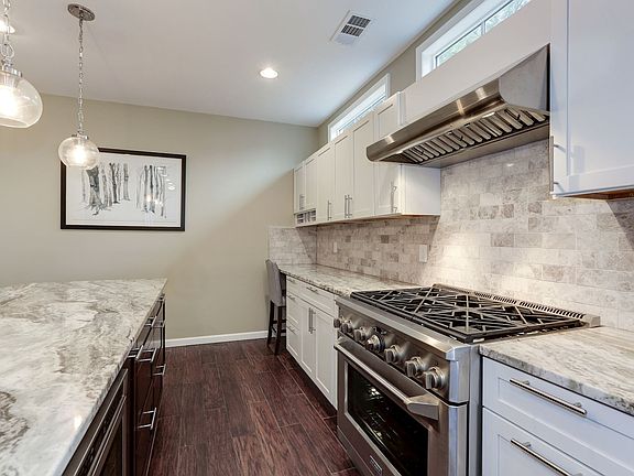 3rd image of 46500 Hollymead Pl