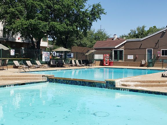 4th image of 2310 Balsam Dr APT B101
