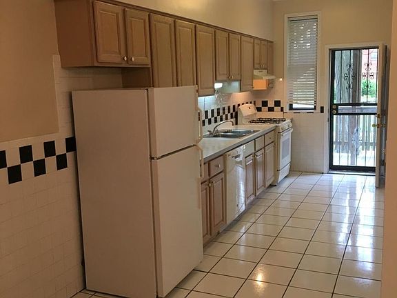 4th image of 1211 E 52nd St APT 1