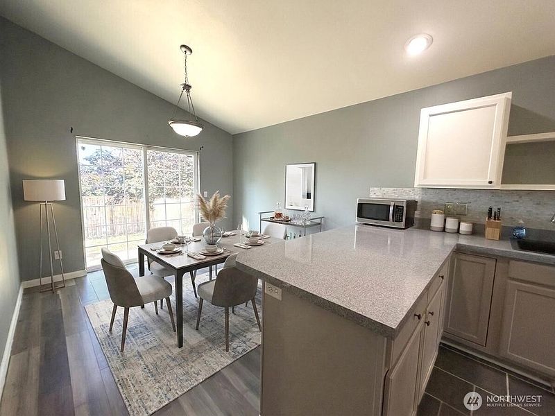 4th image of 16340 Cascadian Avenue SE