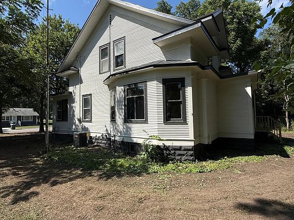 3rd image of 401 2nd St N