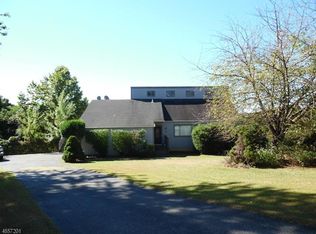 136 Hockenbury Dr, Glen Gardner, NJ 08826