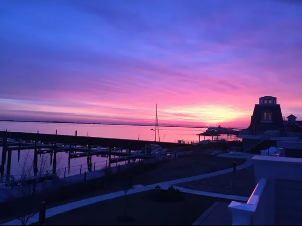 3 Halfmoon Ct, Highlands, NJ 07732