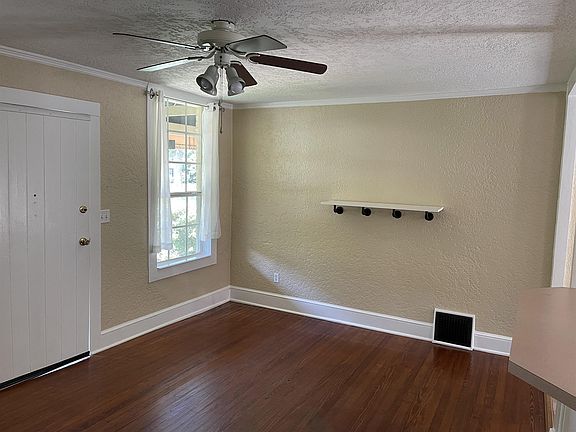 3rd image of 558 E Park Ave APT 1-2