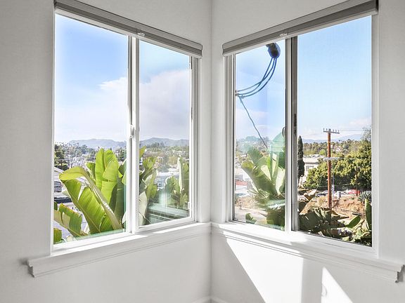 5th image of 2420 W Sunset Blvd #3