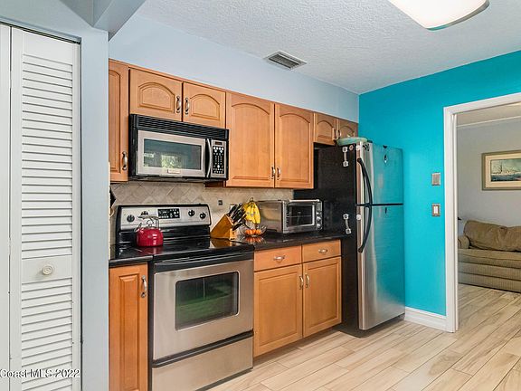 3rd image of 219 Shore Ln