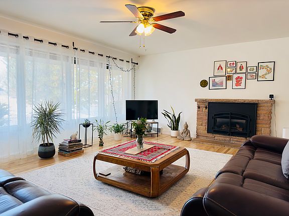 4th image of 1150 E Iris Ln