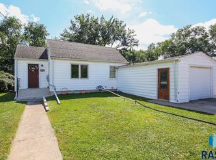 109 W Center Ave, Lennox, SD 57039