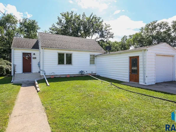 109 W Center Ave, Lennox, SD 57039