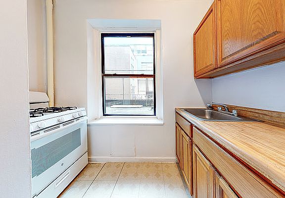 3rd image of 100 Cooper St APT 4G