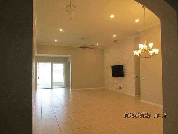 4th image of 442 SW Fields Ave