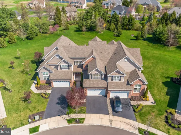 204 Eagle Ct, Moorestown, NJ 08057