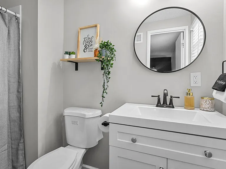 9835 Melrose Dr — Photo 10