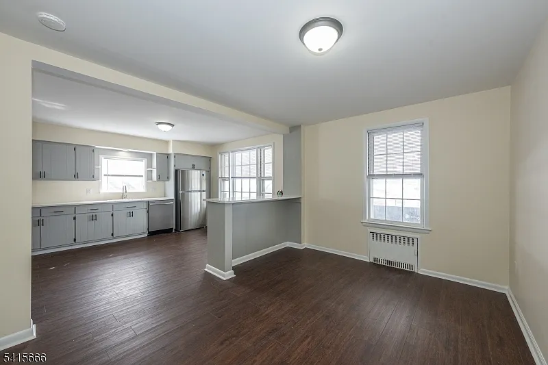 3 bed, 1.0 bath, $3,600 — Photo 2